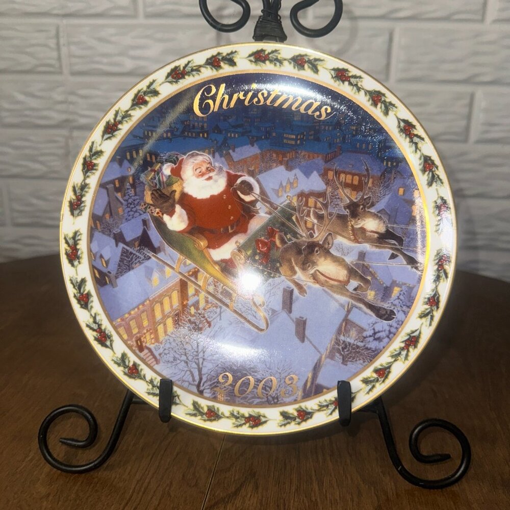 2003 Avon Christmas Plate Coming to Town Tom Newsom 22k Gold Trim Santa Reindeer - Picture 2 of 7